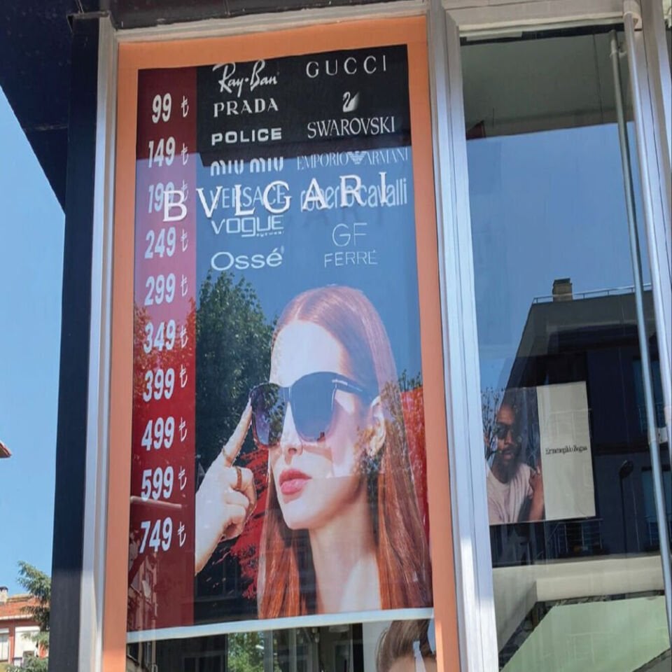 Arkası Siyah Dökme Vinil Baskı