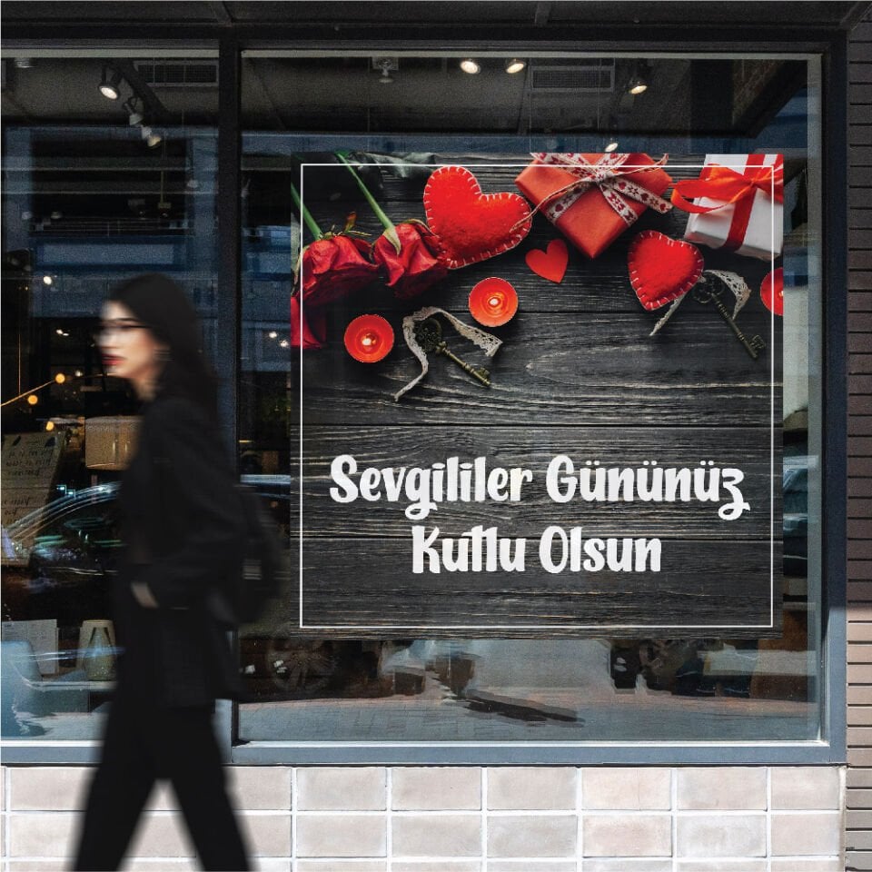 Sevgililer Gününüz Kutlu Olsun Yazılı Tahta Desen Temalı Dükkan Vitrin Yazısı