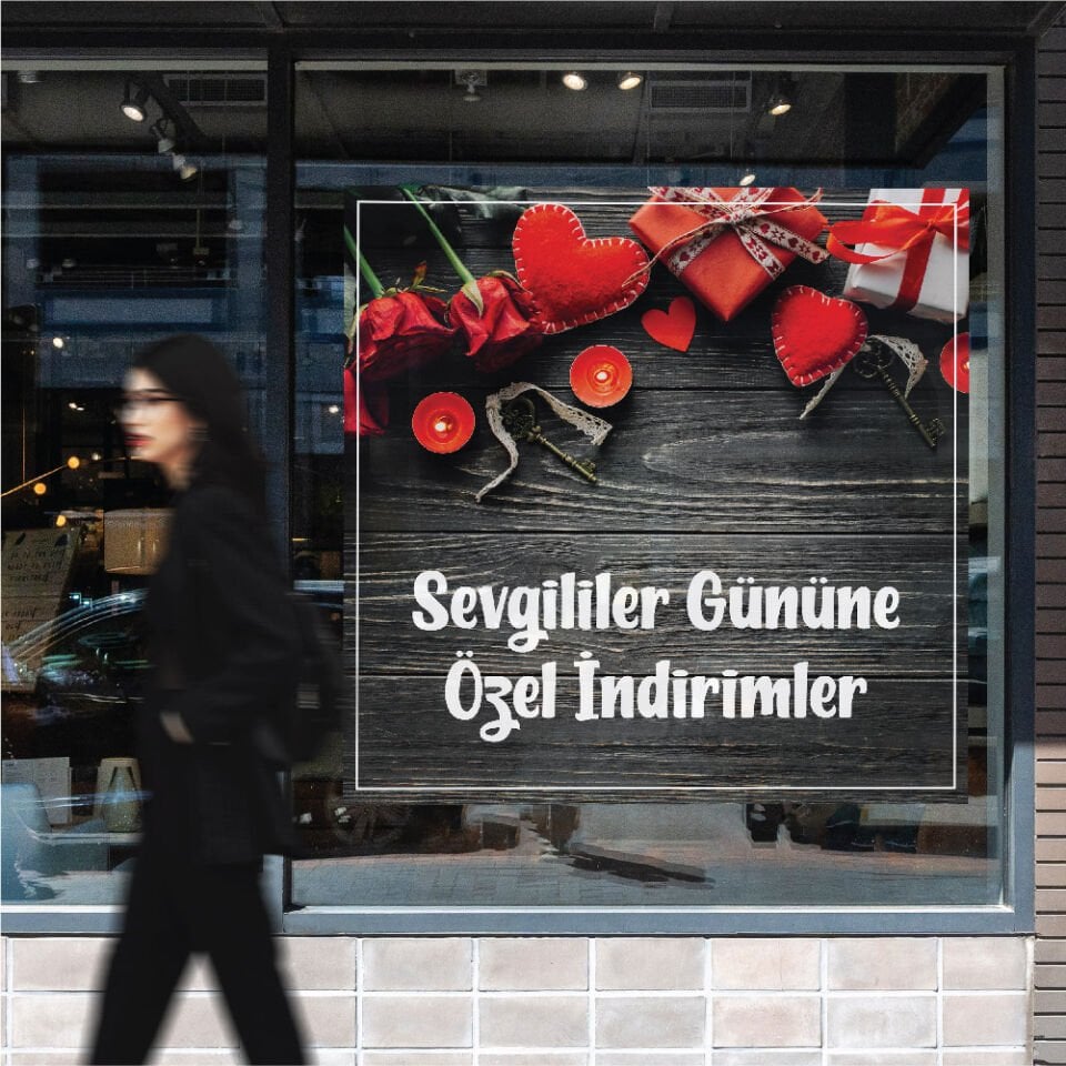 Sevgililer Gününe Özel İndirimler Yazılı Tahta Desen Temalı Dükkan Vitrin Yazısı