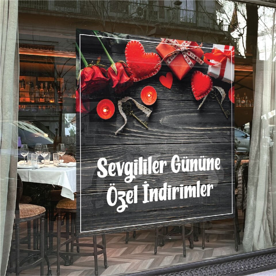 Sevgililer Gününe Özel İndirimler Yazılı Tahta Desen Temalı Dükkan Vitrin Yazısı