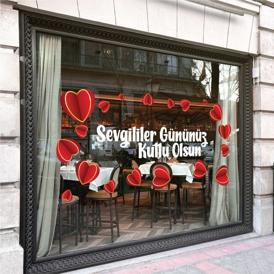 Sevgililer Gününüz Kutlu Olsun Yazılı Kalp Süslemeli Dükkan Vitrin Yazısı